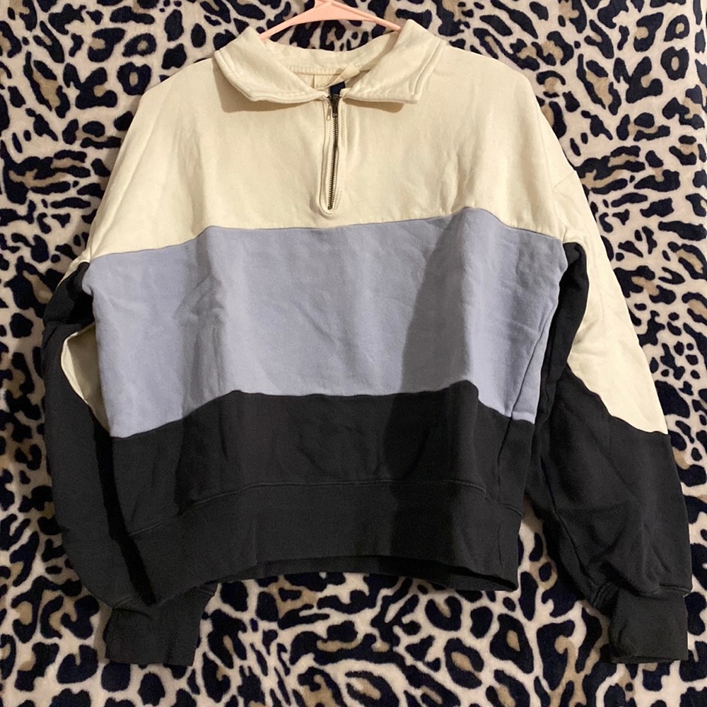 Universal Thread Multi color Sweater